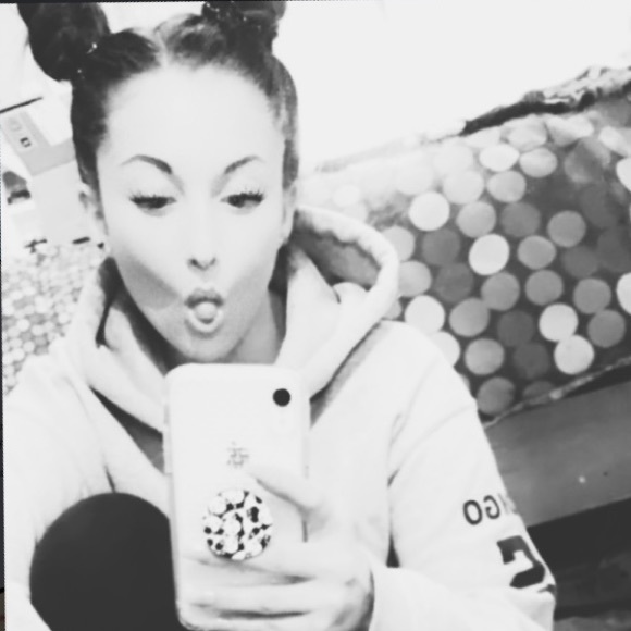 Meet your Posher, Andrea - Picture 1 of 1